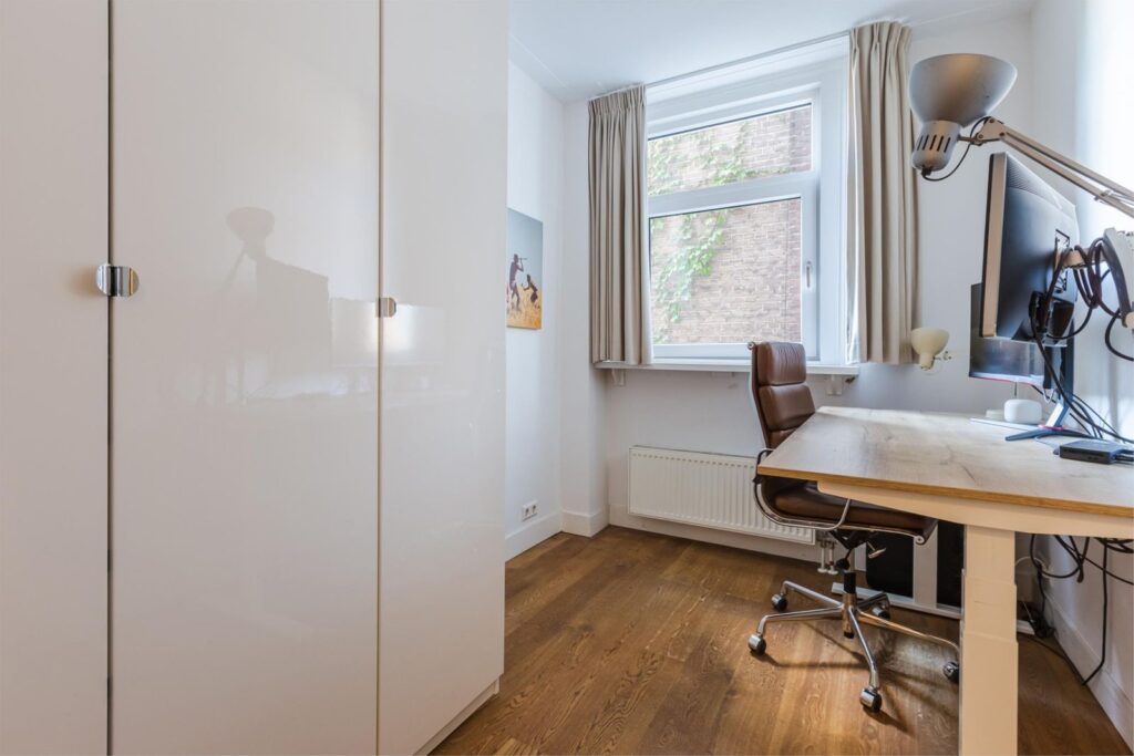 Tolstraat 1252