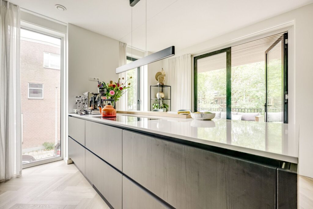 F.C. Dondersstraat 145