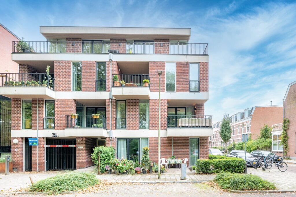 F.C. Dondersstraat 145