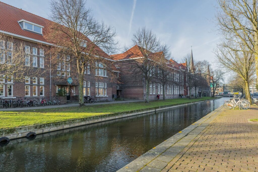 Burgemeester Waldeckstraat 1