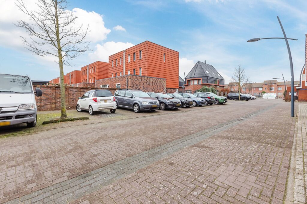 M. Kropholler-Staalstraat 9