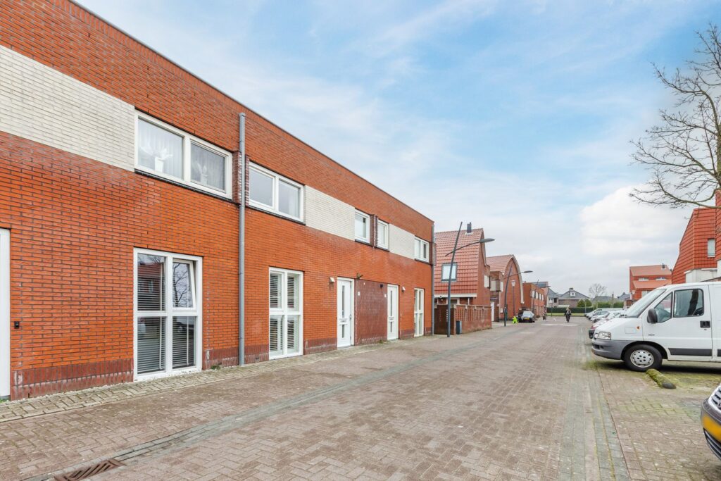 M. Kropholler-Staalstraat 9