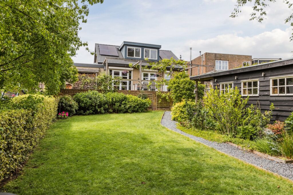 Spoorstraat 27