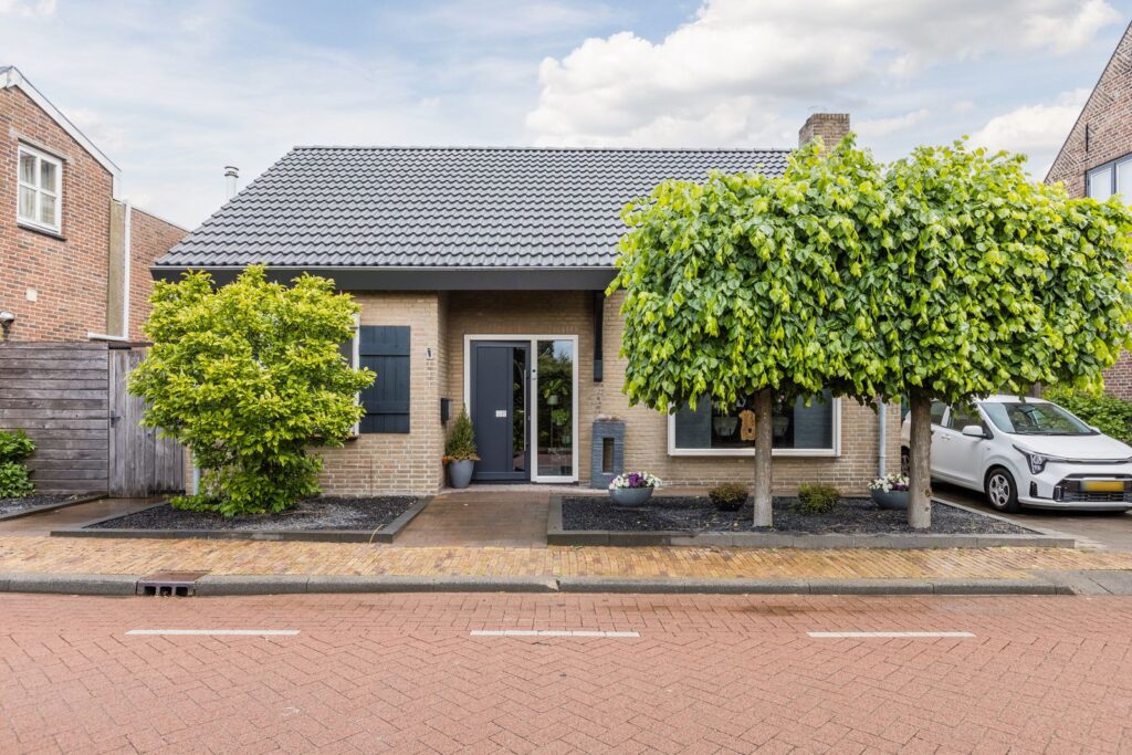 Spoorstraat 27