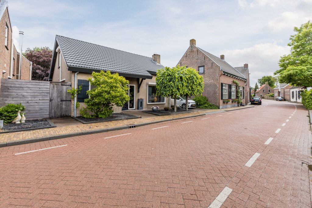 Spoorstraat 27
