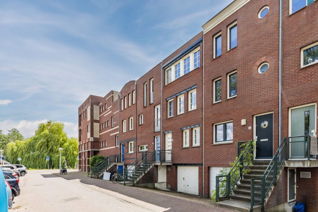Dom H. van der Laanstraat 8