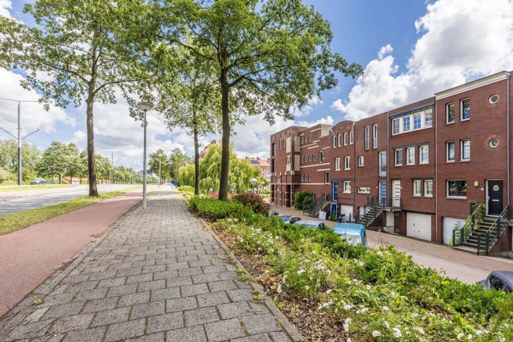 Dom H. van der Laanstraat 8