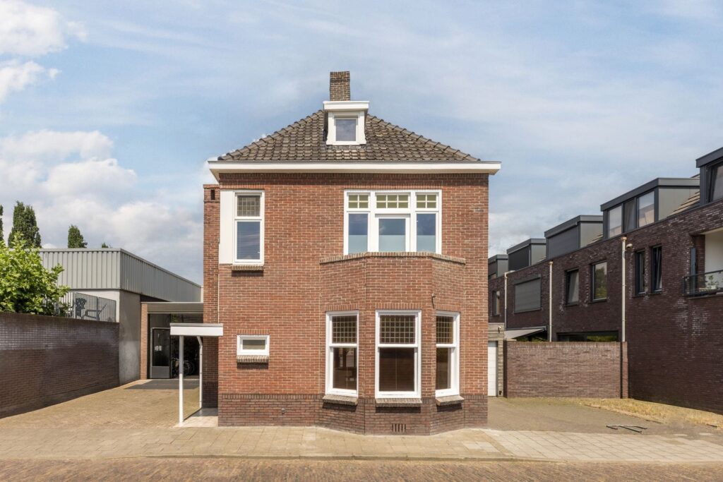 van Coothstraat 1