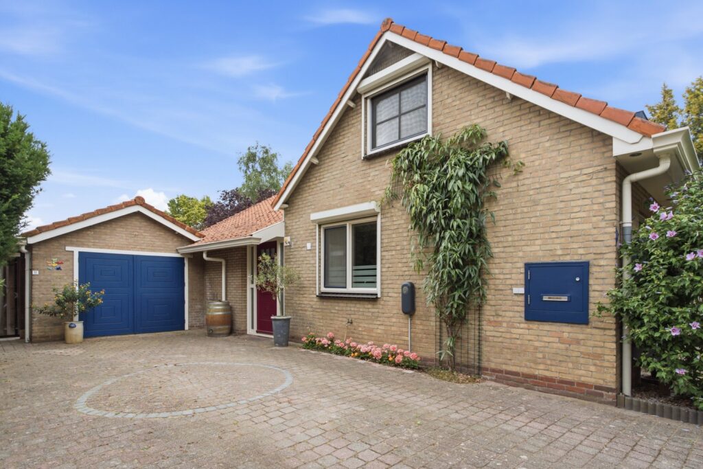 Middelweg 11