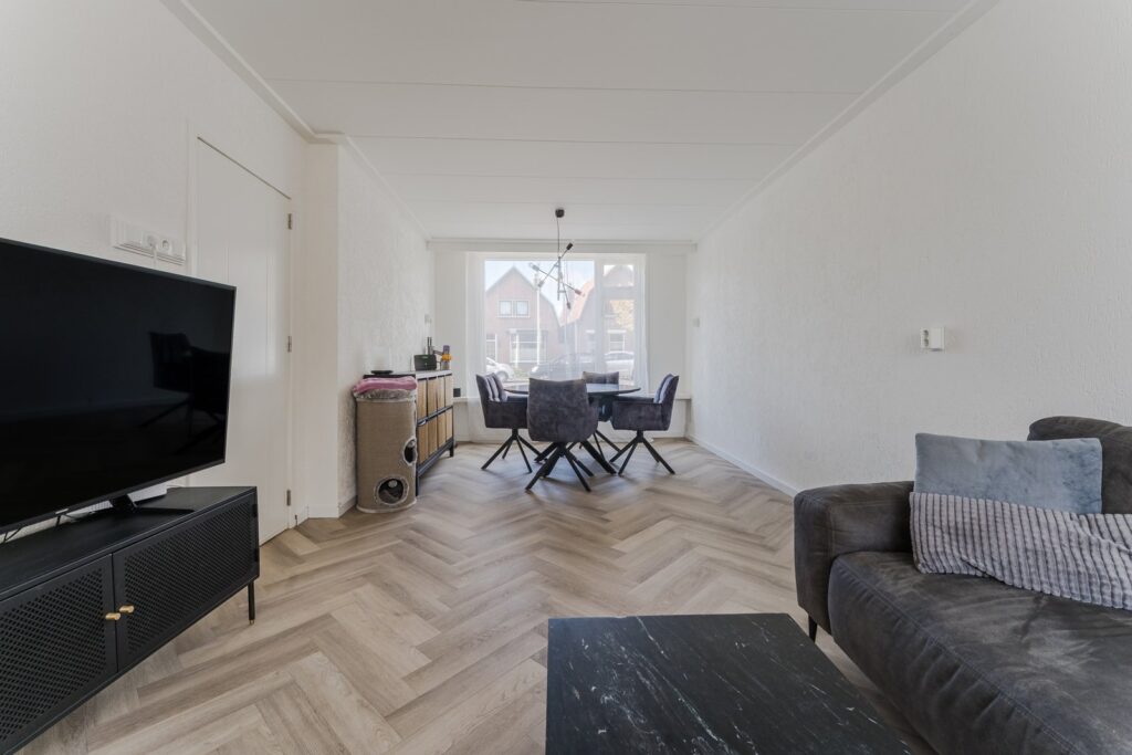 Dorpsstraat 929
