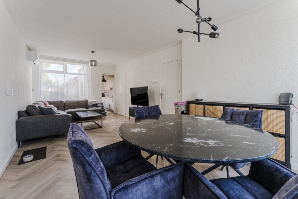 Dorpsstraat 929